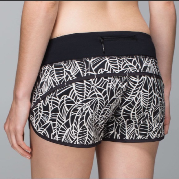 Lululemon Run Speed Short Pretty Palm Black/White